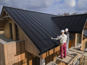 full-shot-roofers-working-together-with-helmets